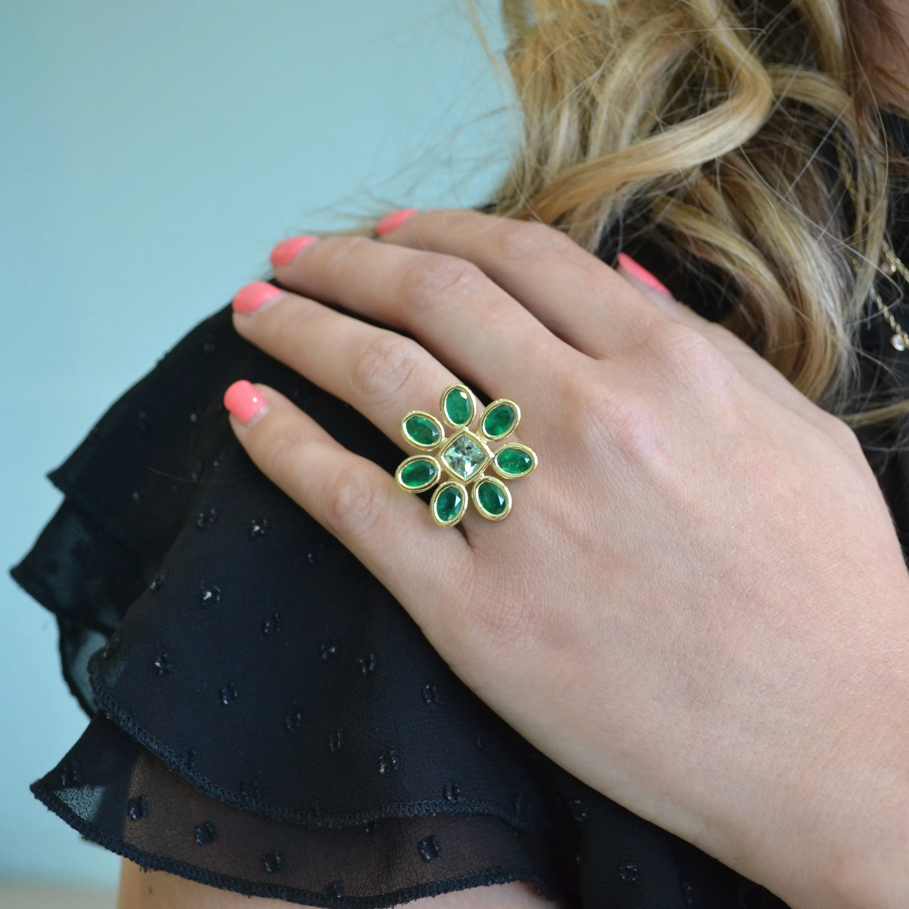 A & Furst - Fiori - Cocktail Ring with Emeralds and Mint Tourmaline, 18k Yellow Gold