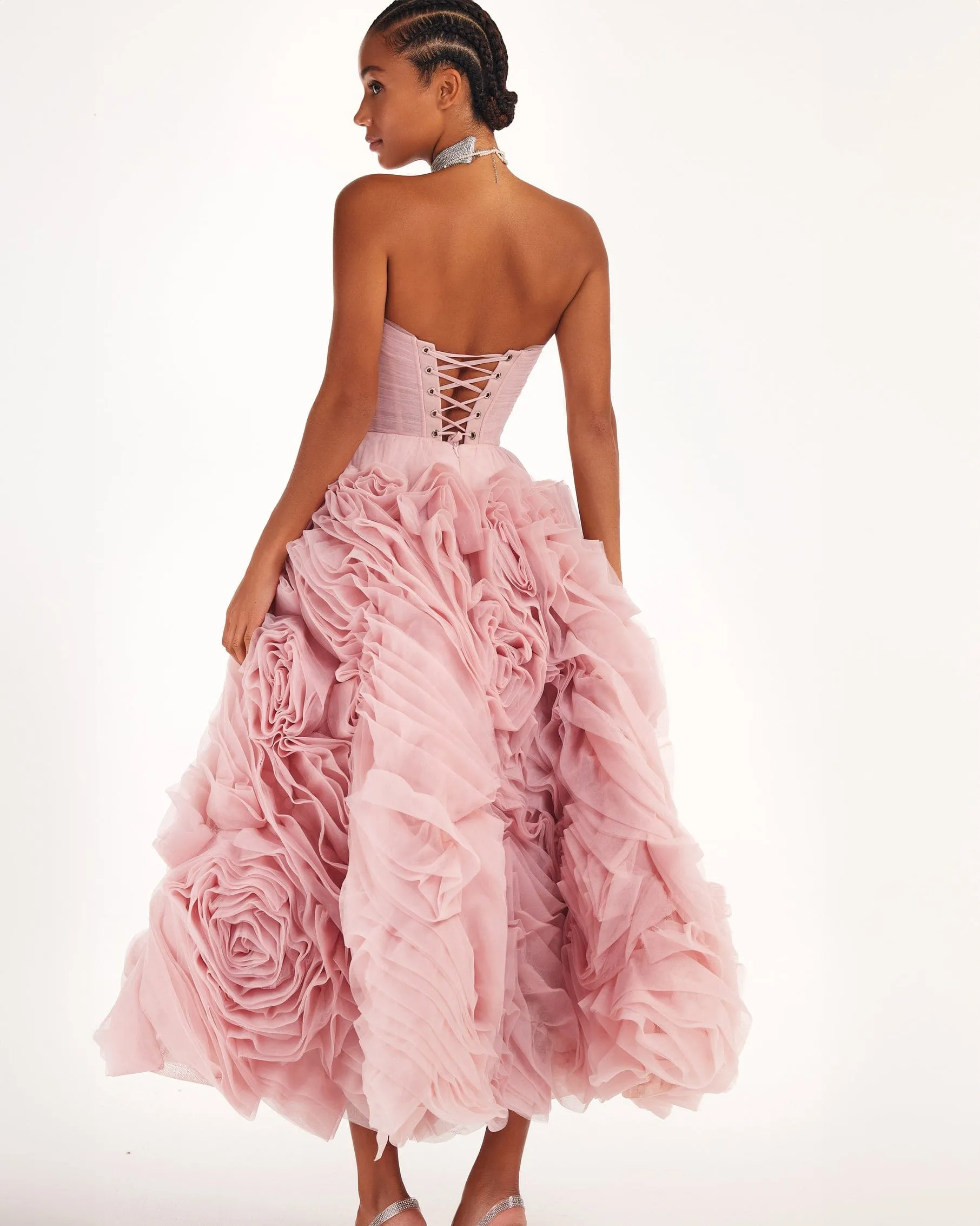 Dramatically flowered tulle dress in misty pink